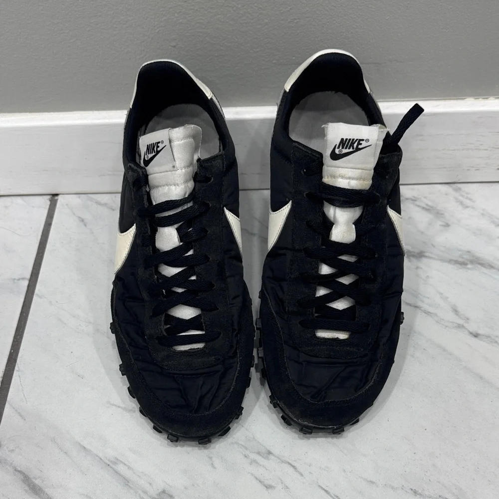 Nike Waffle Black and White Shoe Sneakers - Picture 2 of 5